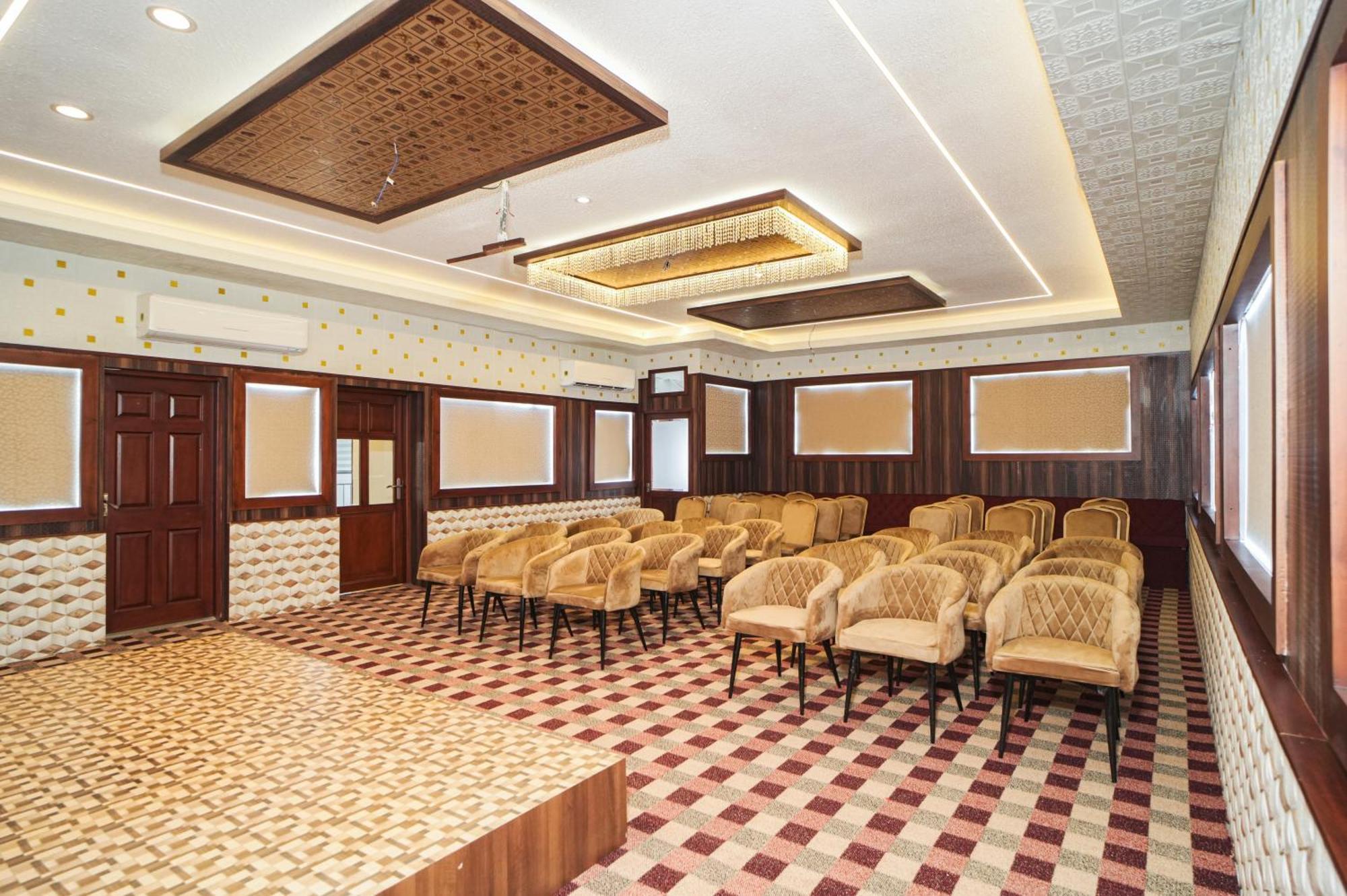 Burooj Hotel Kochi Exteriör bild